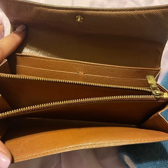 Louis Vuitton Brown and Gold Monogram Clutch - Picture 5 of 10